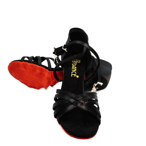 Stile 216 - Raso Nero con Suola Rossa